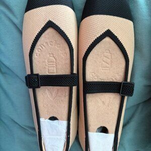 Vivaia cream and black spectator Mary Janes sz 9